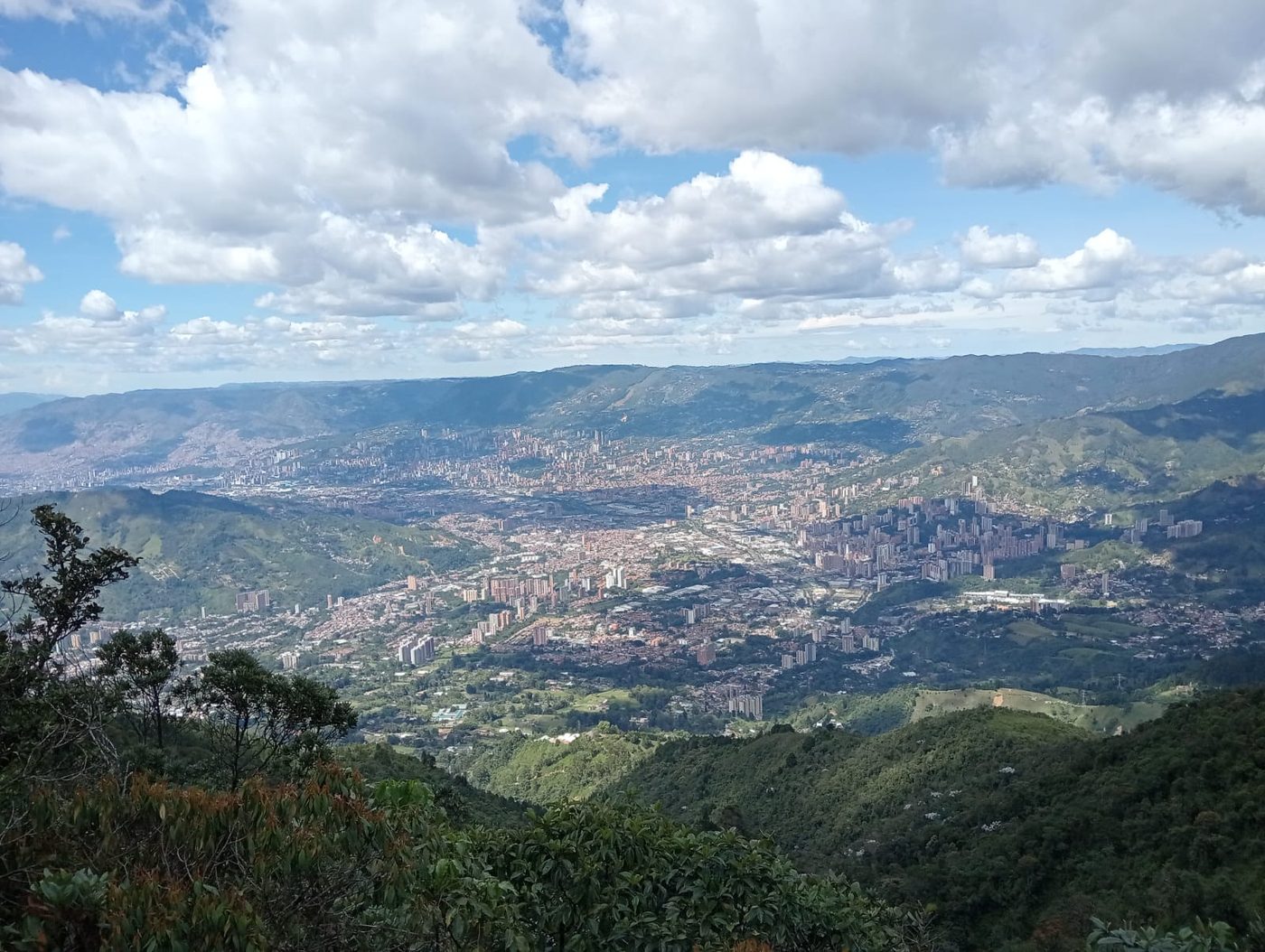 Panorámica del Valle de Aburrá desde la reserva El Romeral